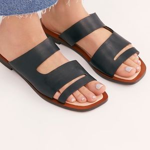 NEW in BOX!!! FREE PEOPLE Solaris BlkLthr Sandal